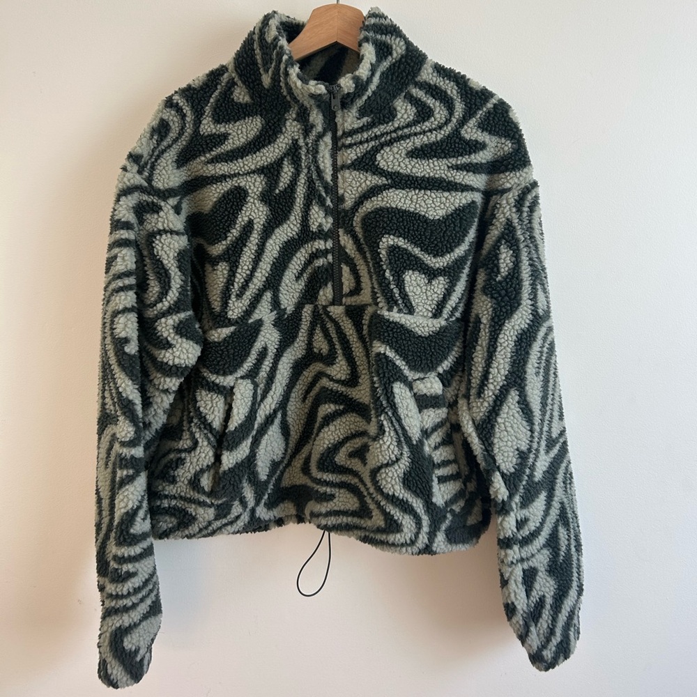 Ardene Abstract Swirl Sherpa Pullover - Black & Cream